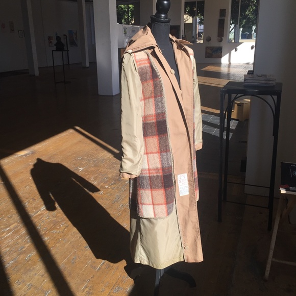 Vintage trench coat with removable hood and liner. - Picture 7 of 9